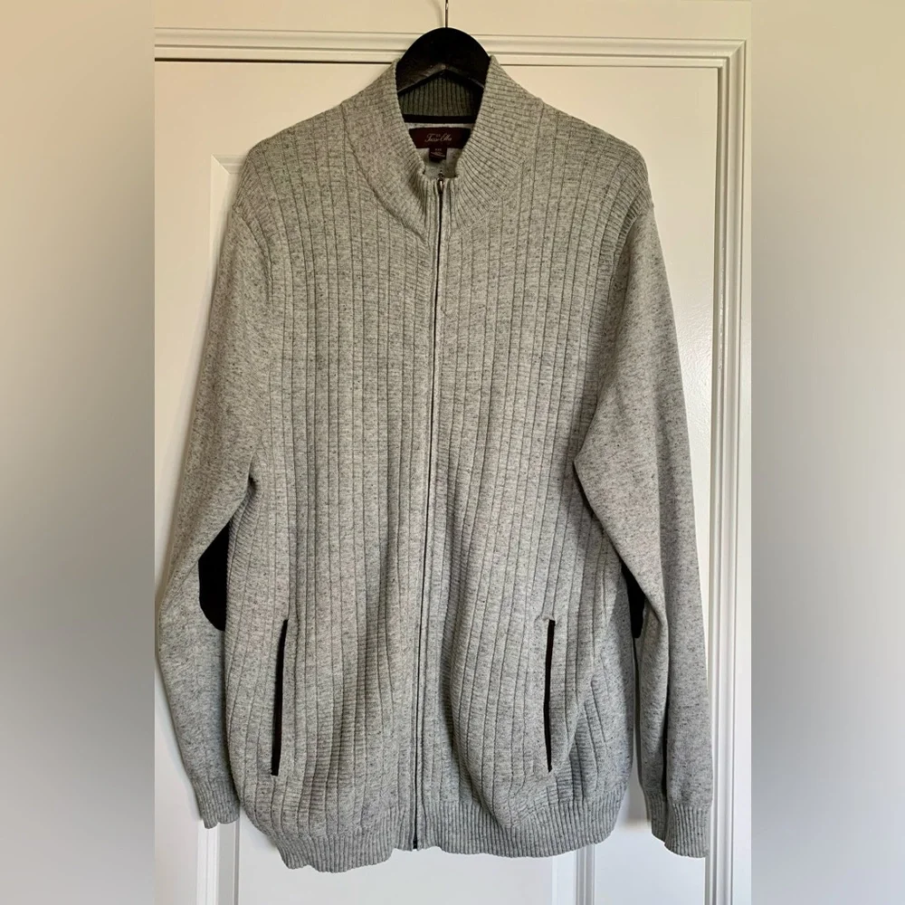 LN TASSO ELLA GRAY ZIP FRONT SWEATER. 2 FRONT POCKETS,  ELBOW PATCHES. CLASSIC♥️